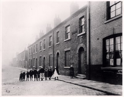 Kinder in der Ivory Street, Hunslet, Leeds, Dezember 1901 von English Photographer